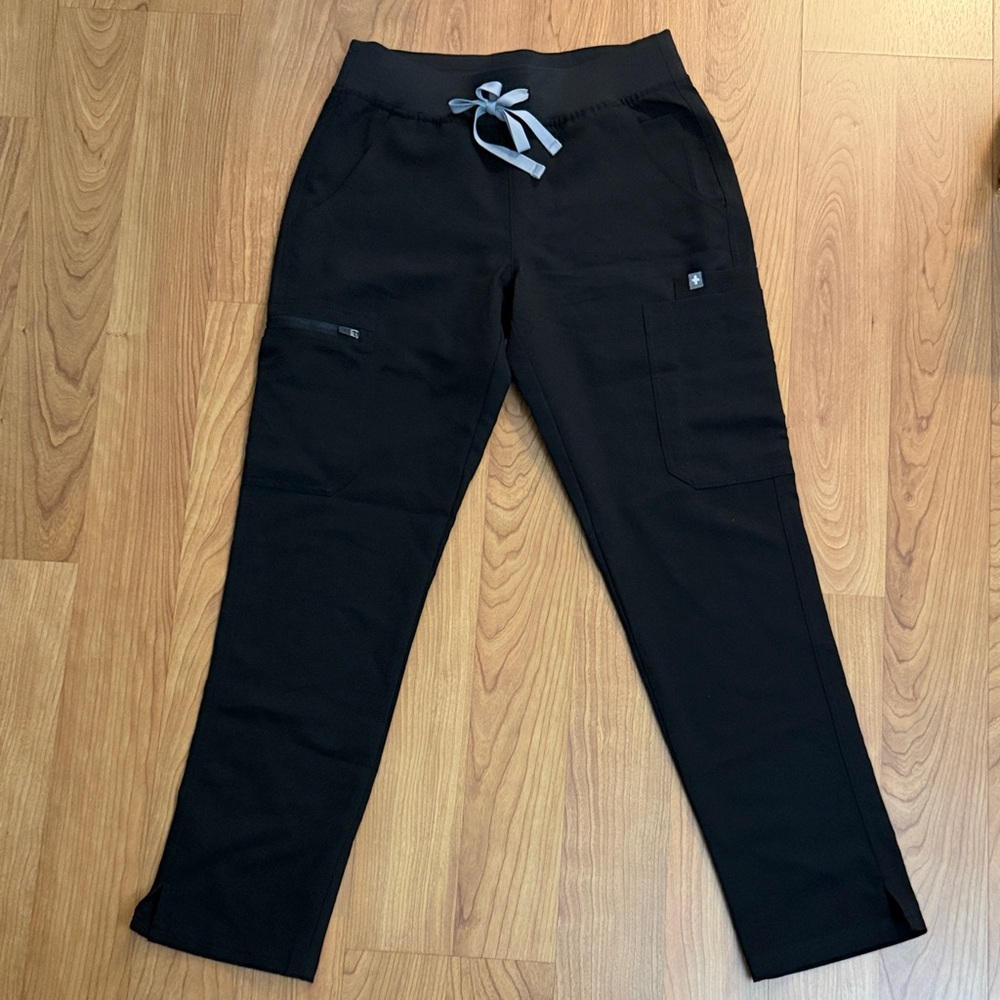 Figs Yola with Yoga Waistband scrub pants in XS